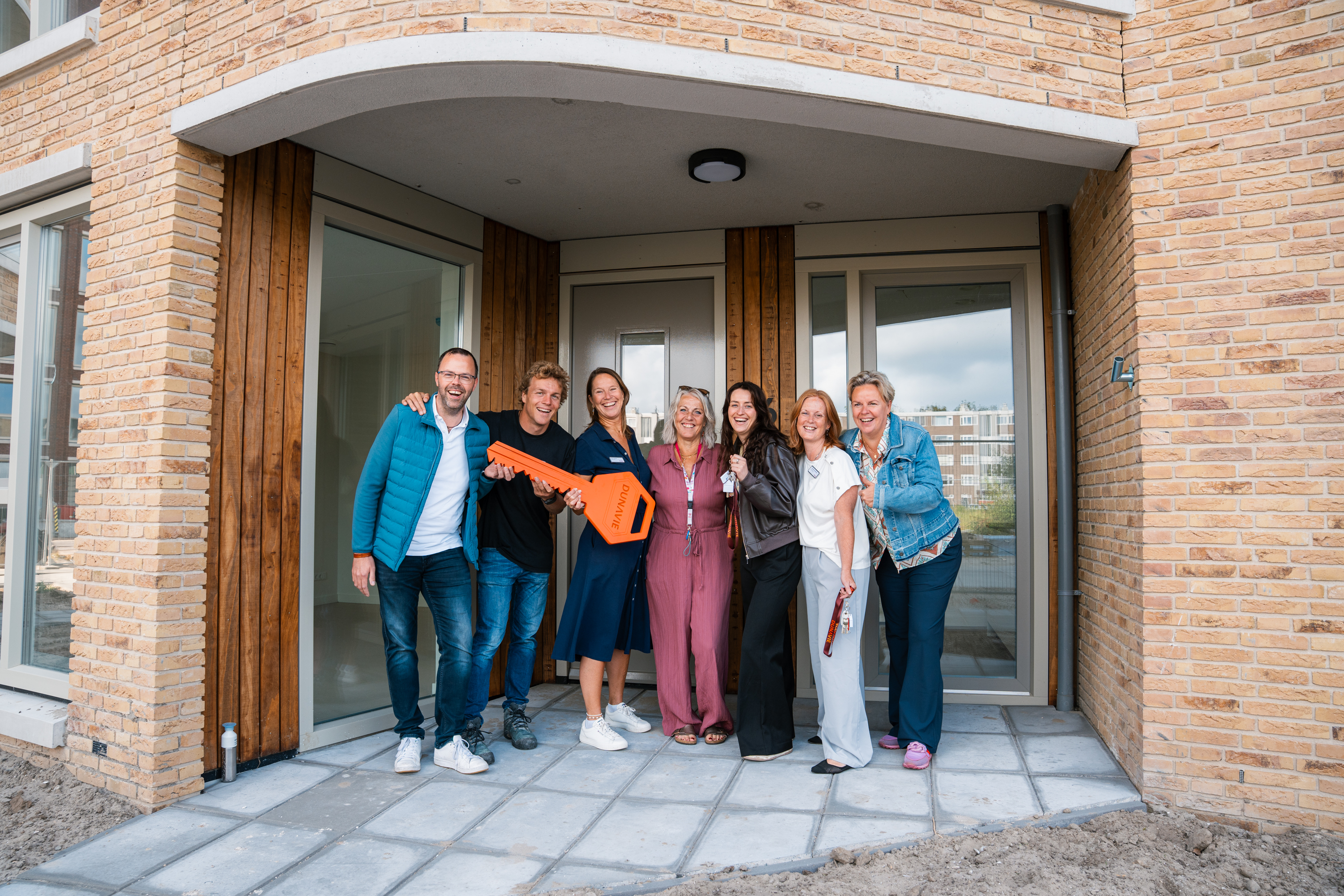 DSV ontvangt sleutel van nieuw zorgkantoor en ontmoetingsruimte Hoornes Noordsoost Katwijk