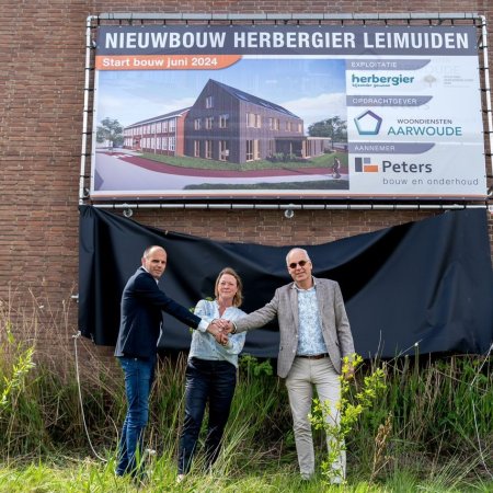 onthulling-bouwbord-herbergier-1