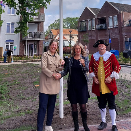 Vlag-hijsen-Weteringplein-landscape-599x387